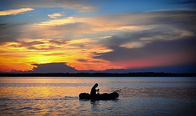 Рыбак на закате | Фотограф Павел Слепухин | foto.by фото.бай