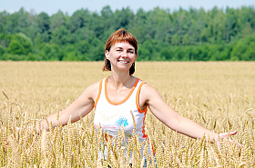 женщина в поле | Фотограф Александр Семейников | foto.by фото.бай
