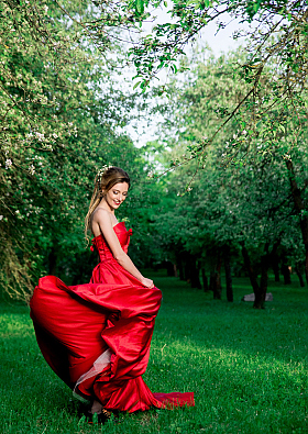 Девушка в красном | Фотограф Дмитрий Расанец | foto.by фото.бай