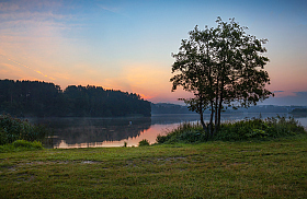 Рассвет у озера | Фотограф Сергей Шабуневич | foto.by фото.бай