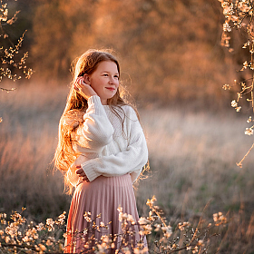 фотограф Алла Светлова. Фотография "девочка в цветущем саду"