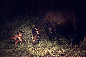 Машенька и лошадка | Фотограф Наталья Лапковская | foto.by фото.бай