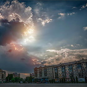Небо над площадью | Фотограф Александр Шатохин | foto.by фото.бай